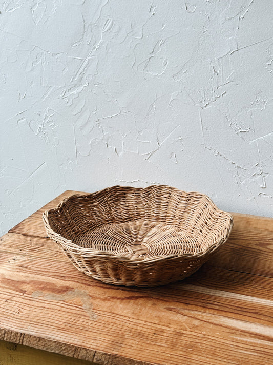 Vintage Wavy Coffee Table Basket
