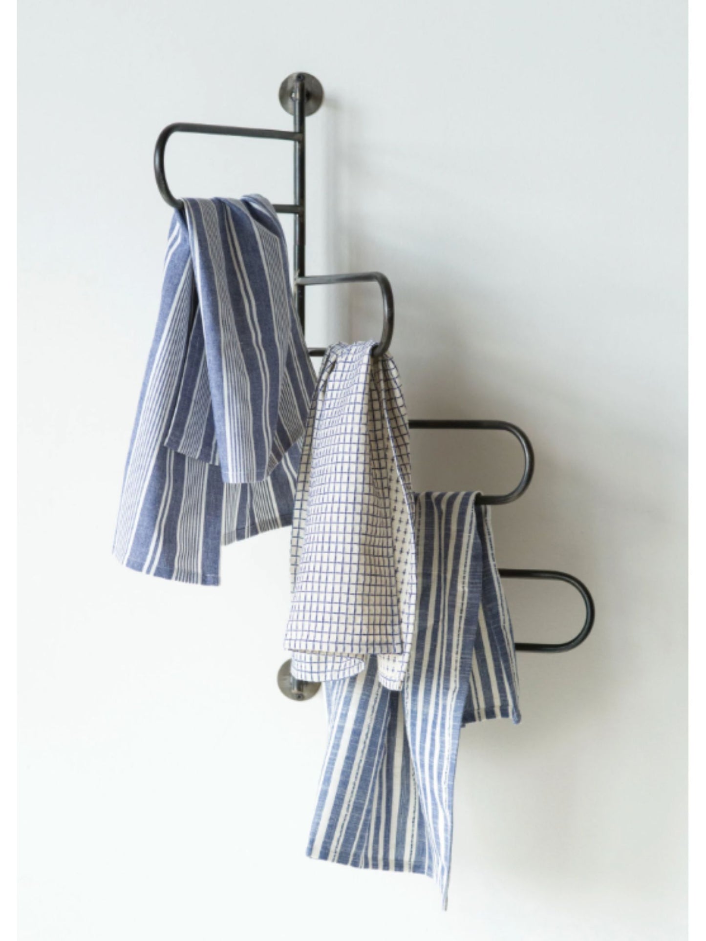 Metal Swivel Wall Rack (PICK UP ONLY)