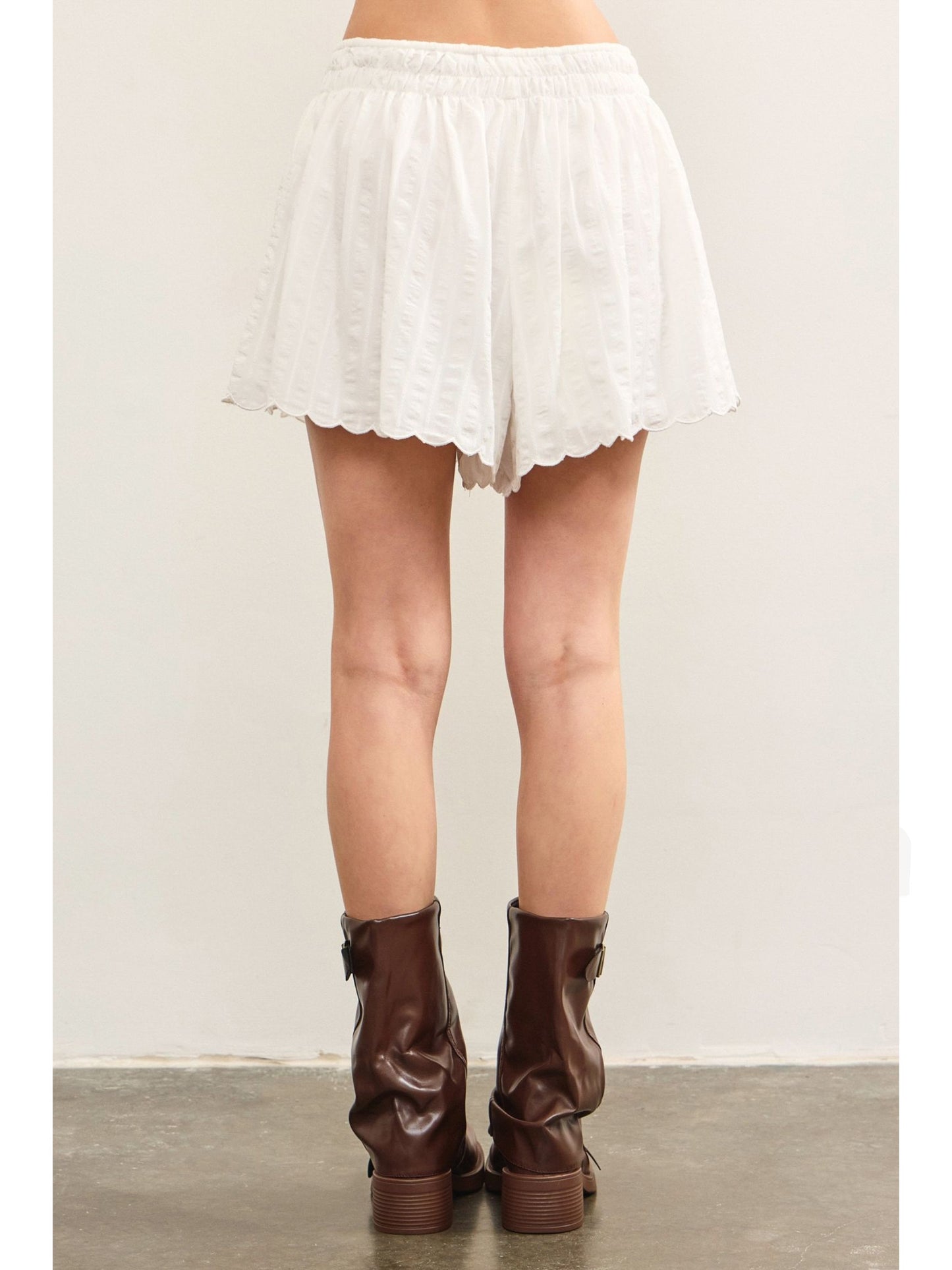 Elastic Waist Scallop Hem Shorts