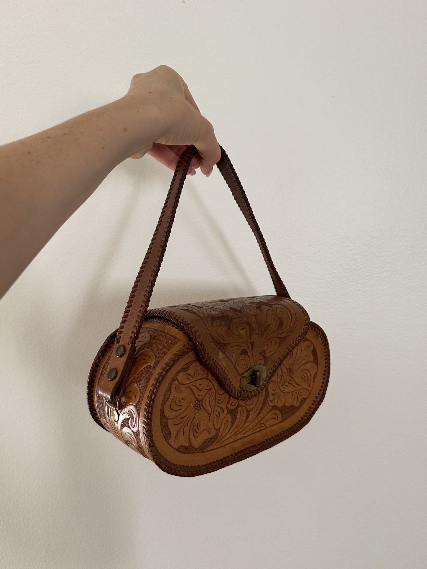 Vintage 1960s-1970s Floral Tooled Leather Purse