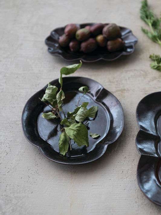 Brown Stoneware Scalloped Plate - M