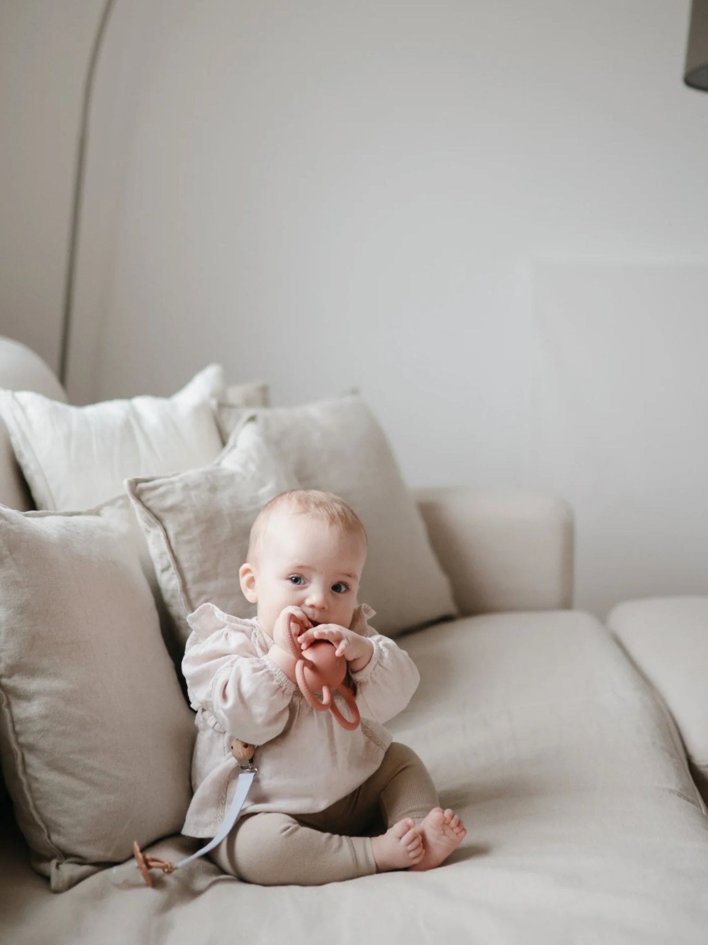 Daisy Rattle Teether - Dusty Rose