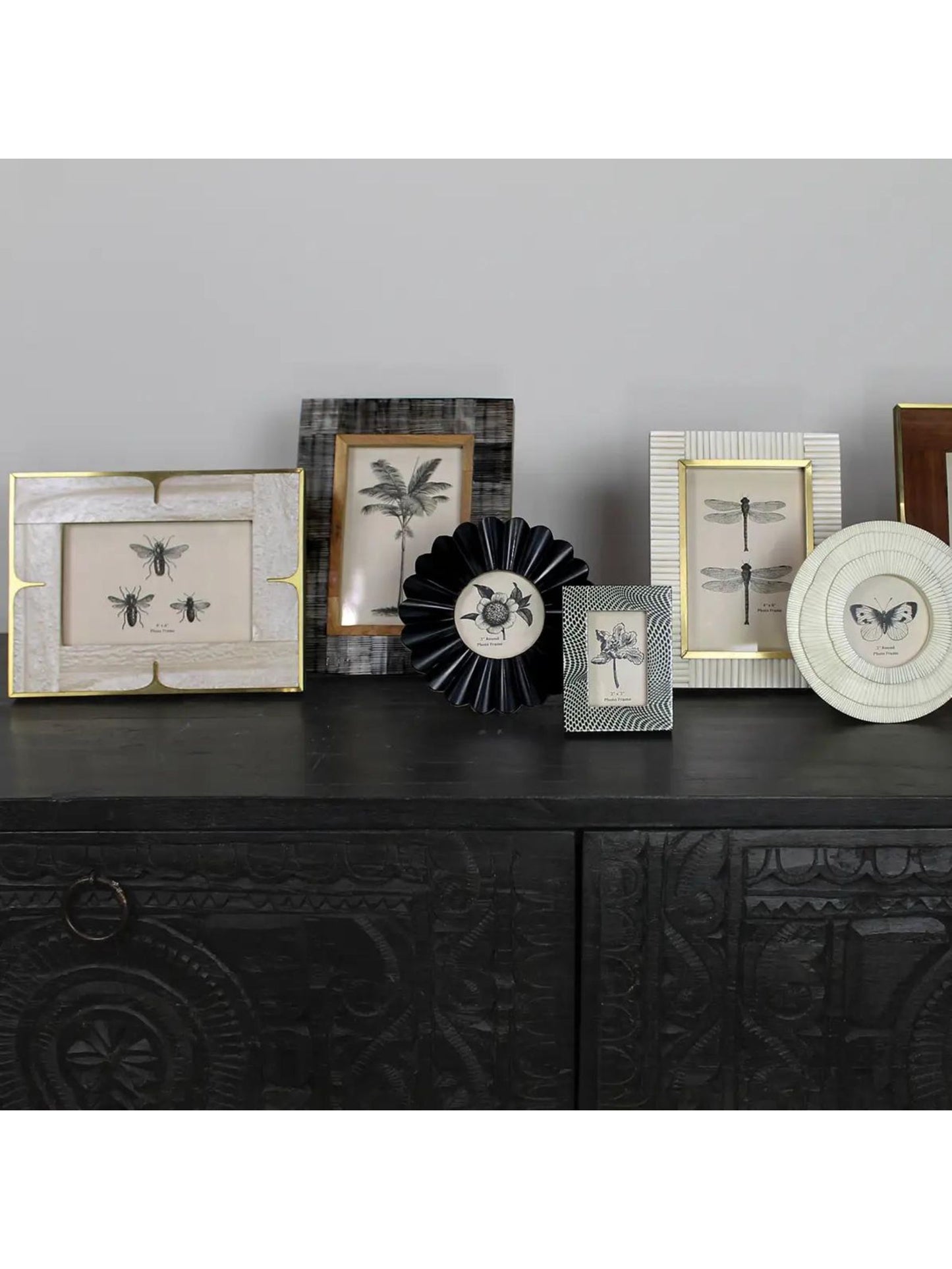 Scalloped Round Frame - Black 3"