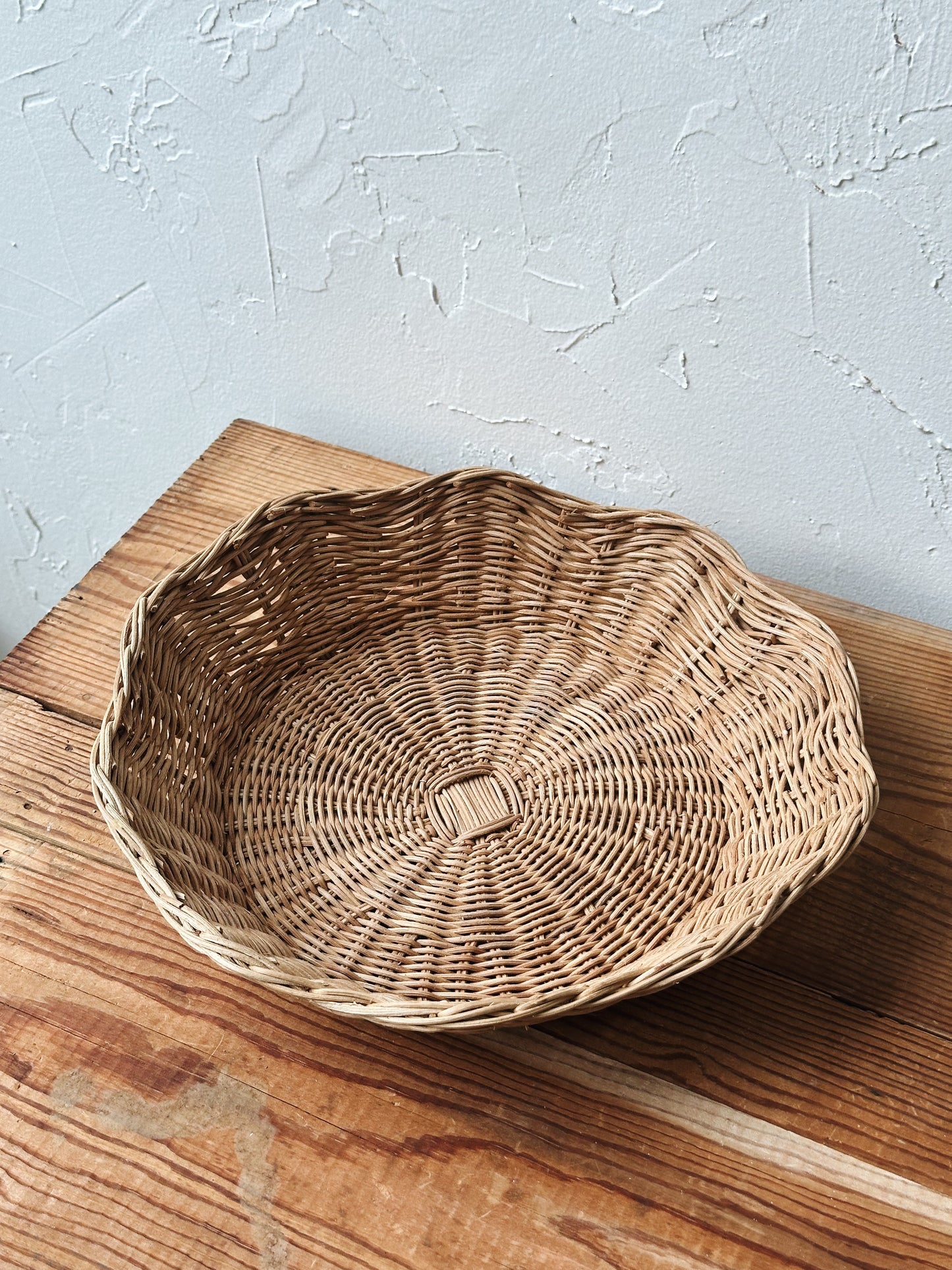 Vintage Wavy Coffee Table Basket
