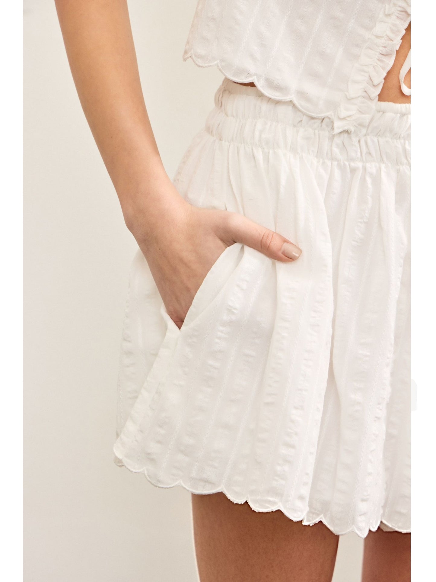 Elastic Waist Scallop Hem Shorts