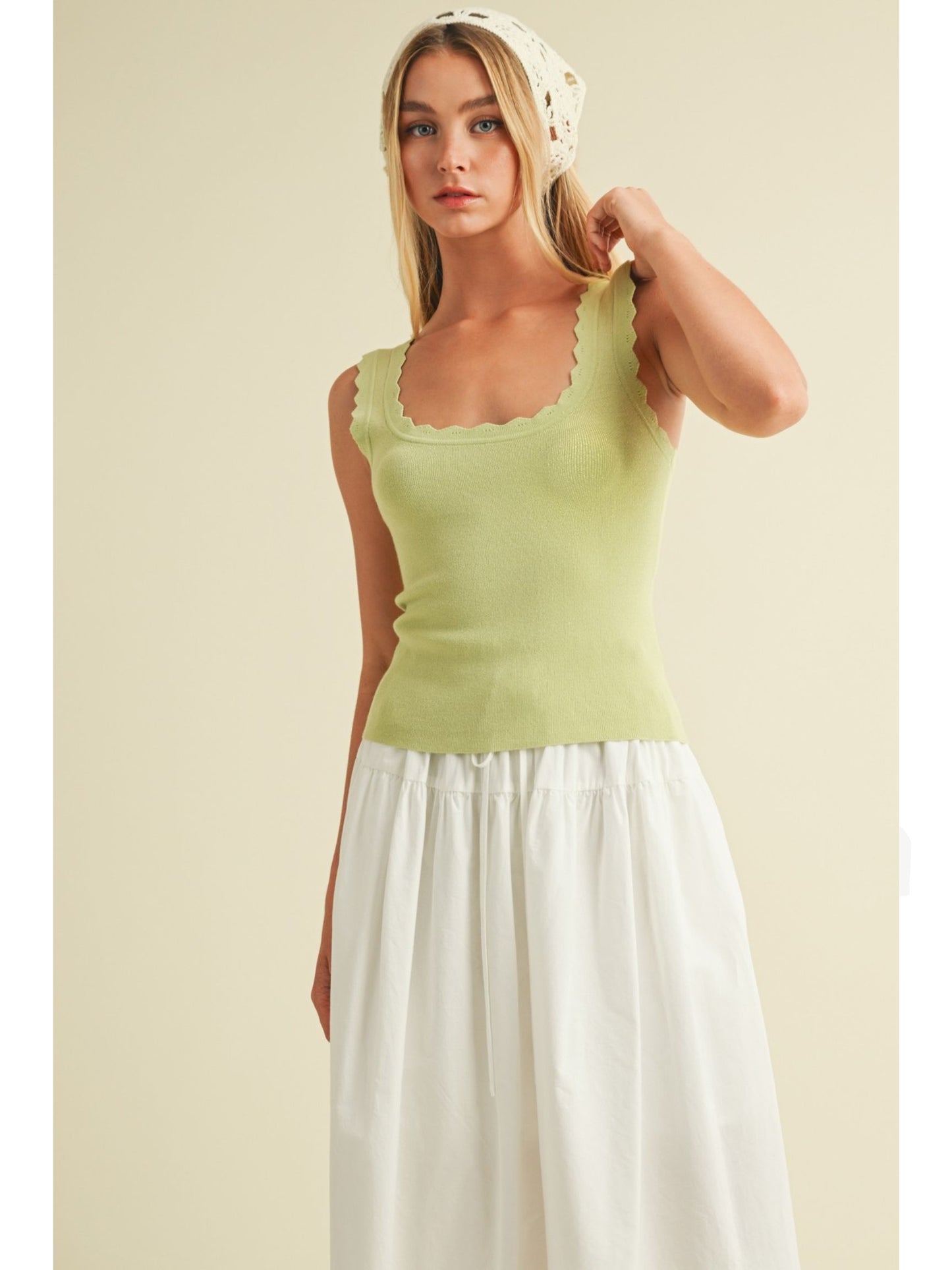 Melon Scallop Sleeveless Sweater Top