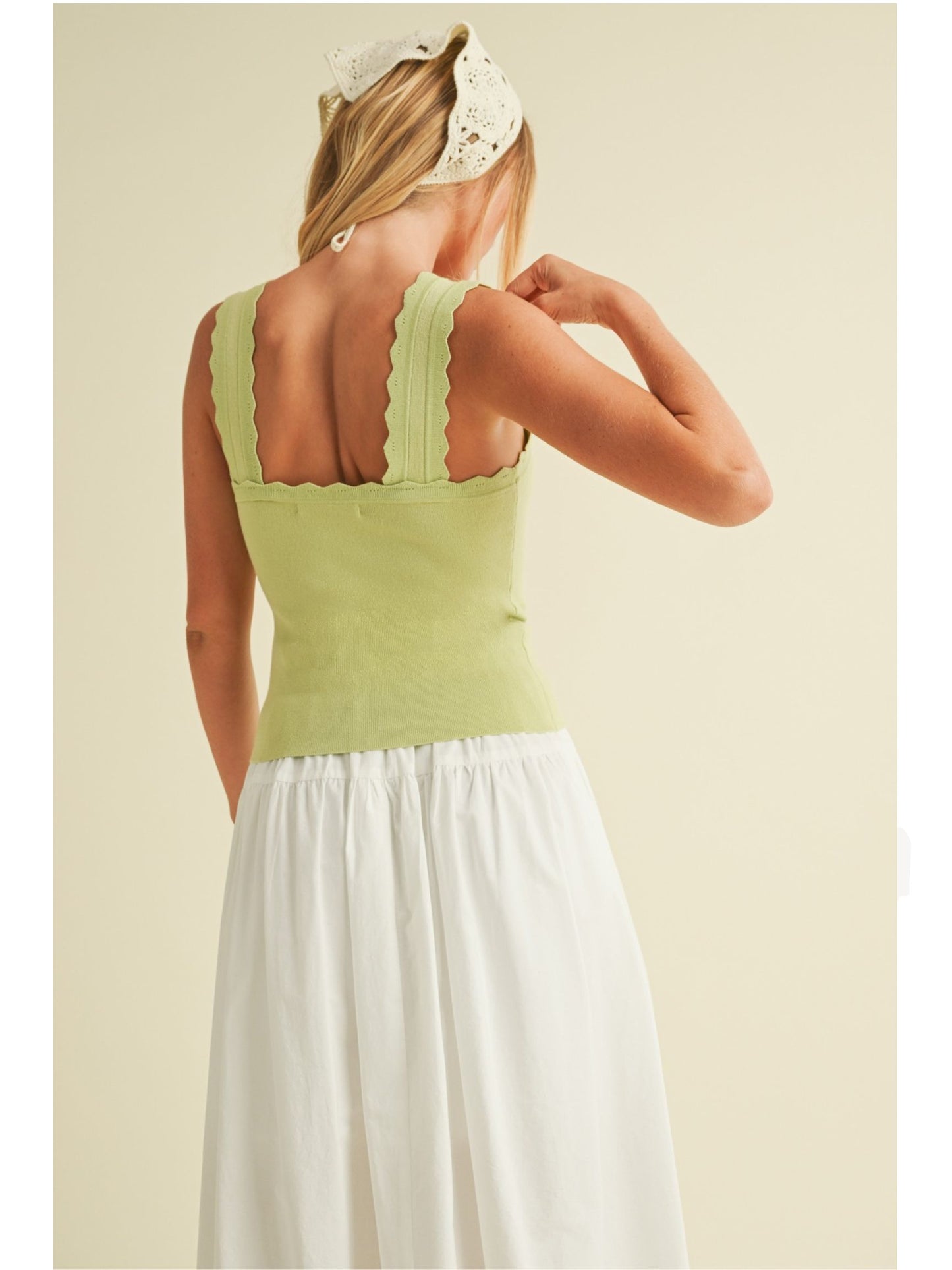 Melon Scallop Sleeveless Sweater Top