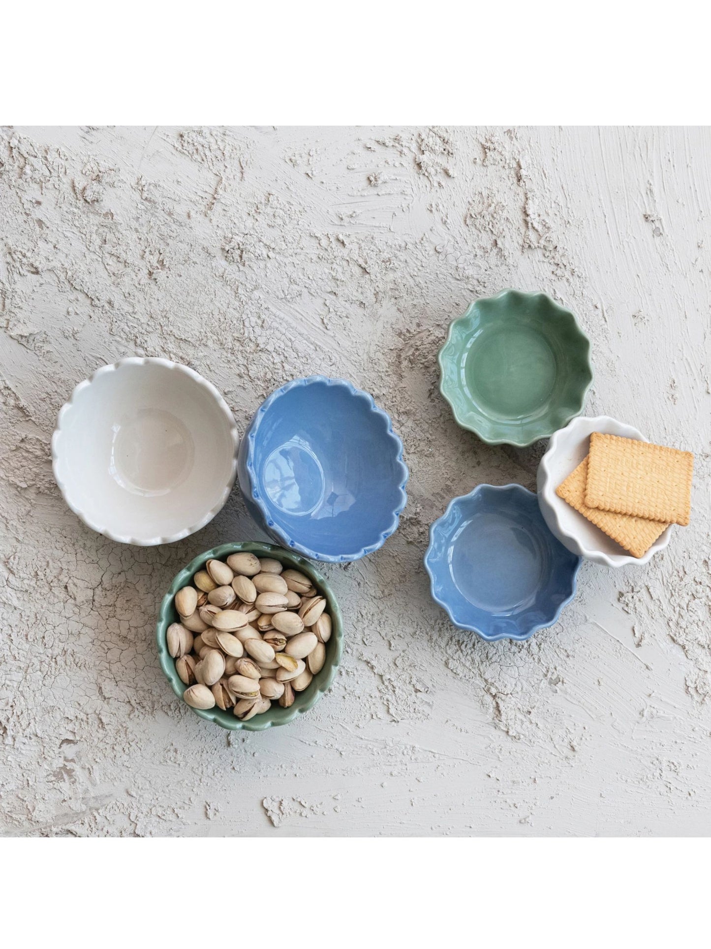 Stoneware Scalloped Bowl