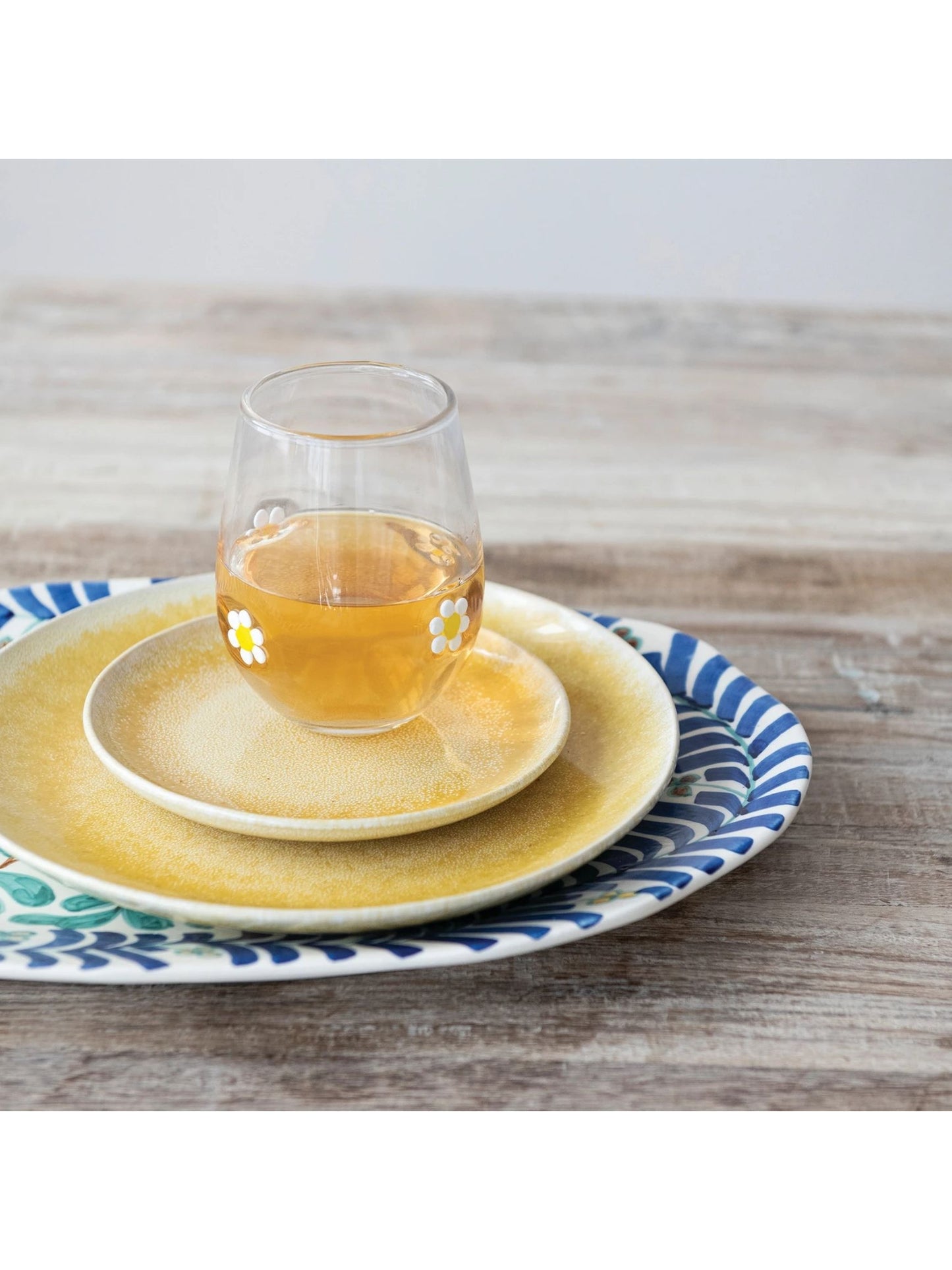 16 oz. Drinking Glass with Embedded Daisies
