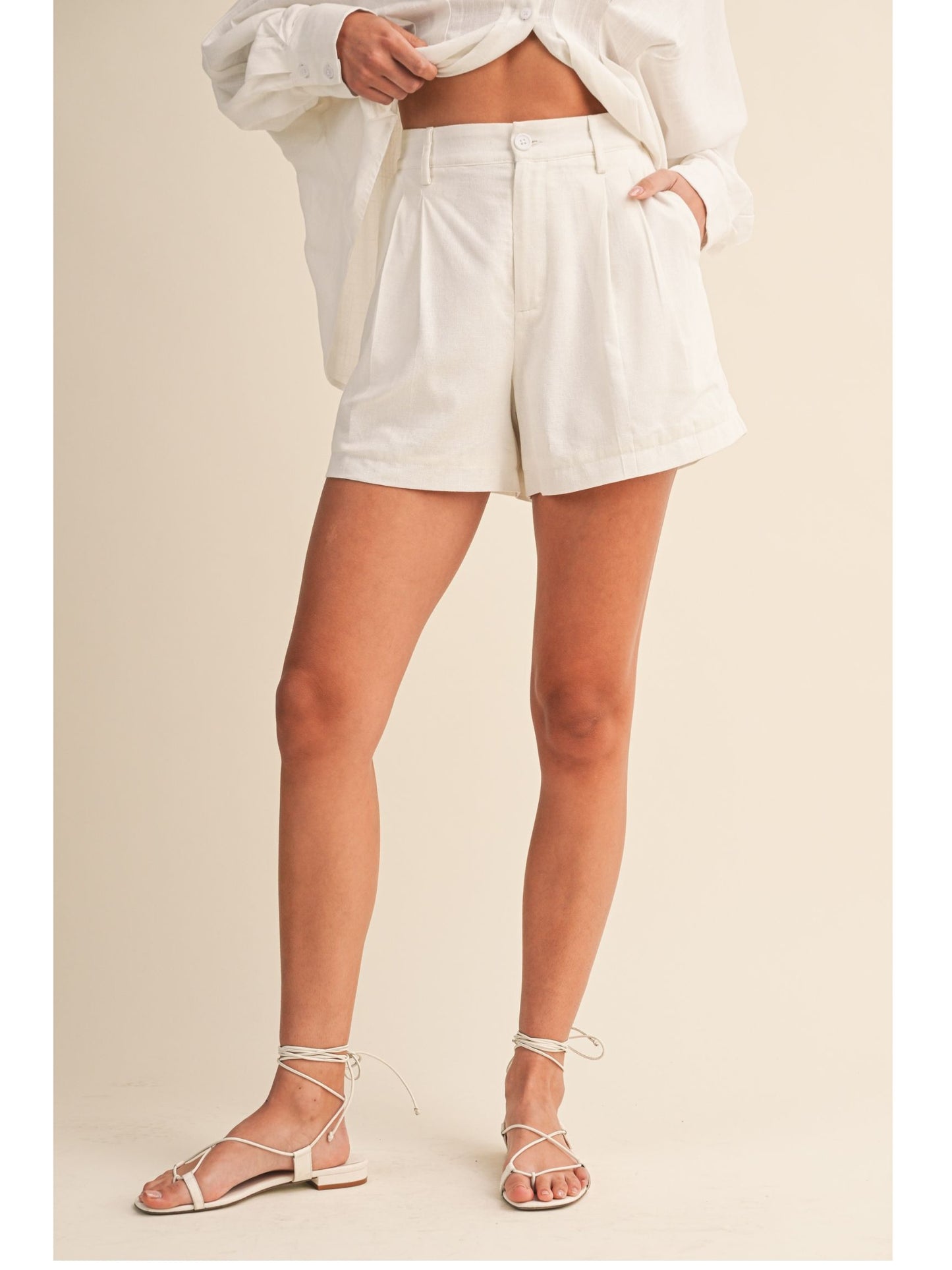 Linen Pleated Basic Shorts