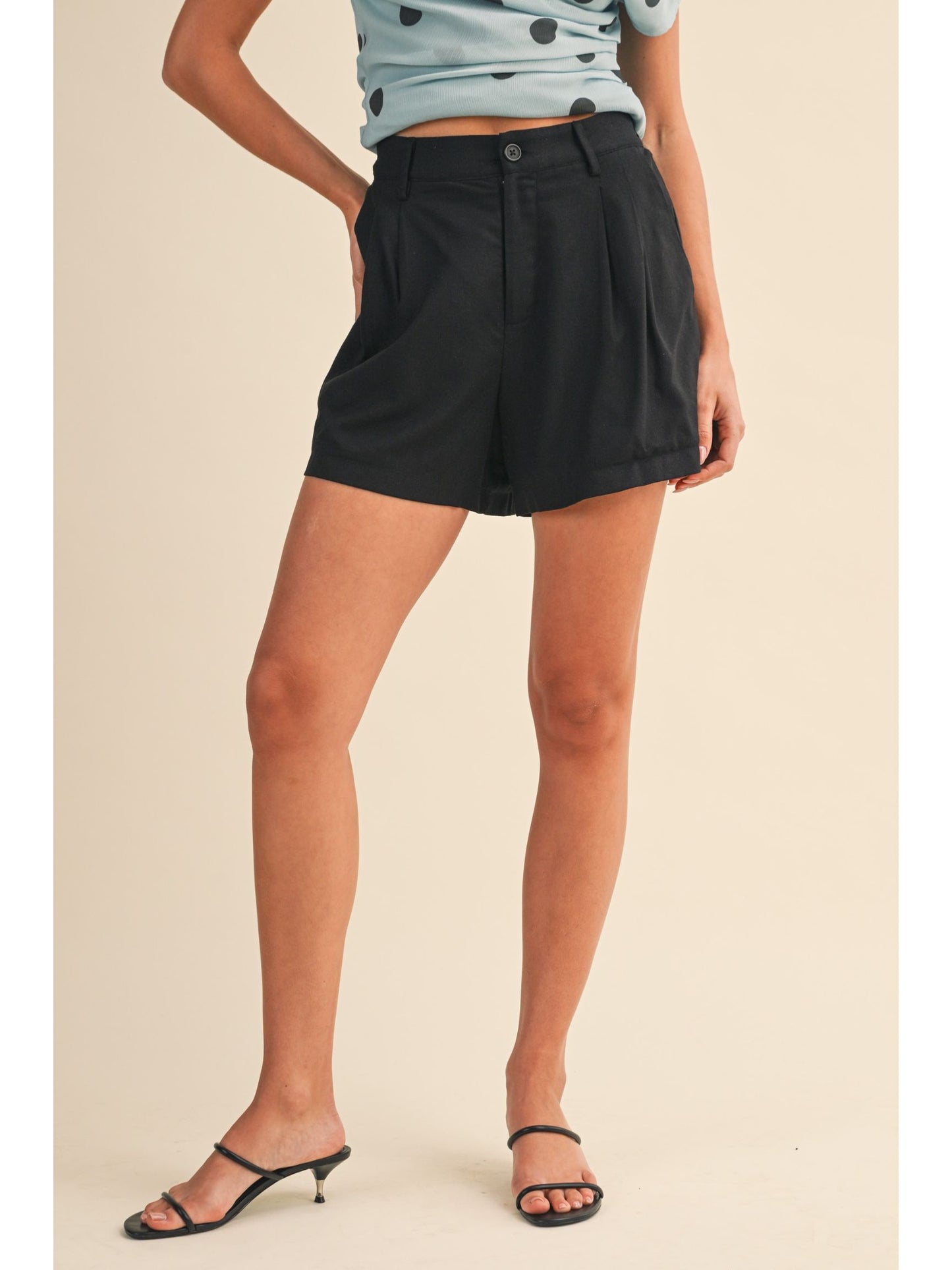 Linen Pleated Basic Shorts