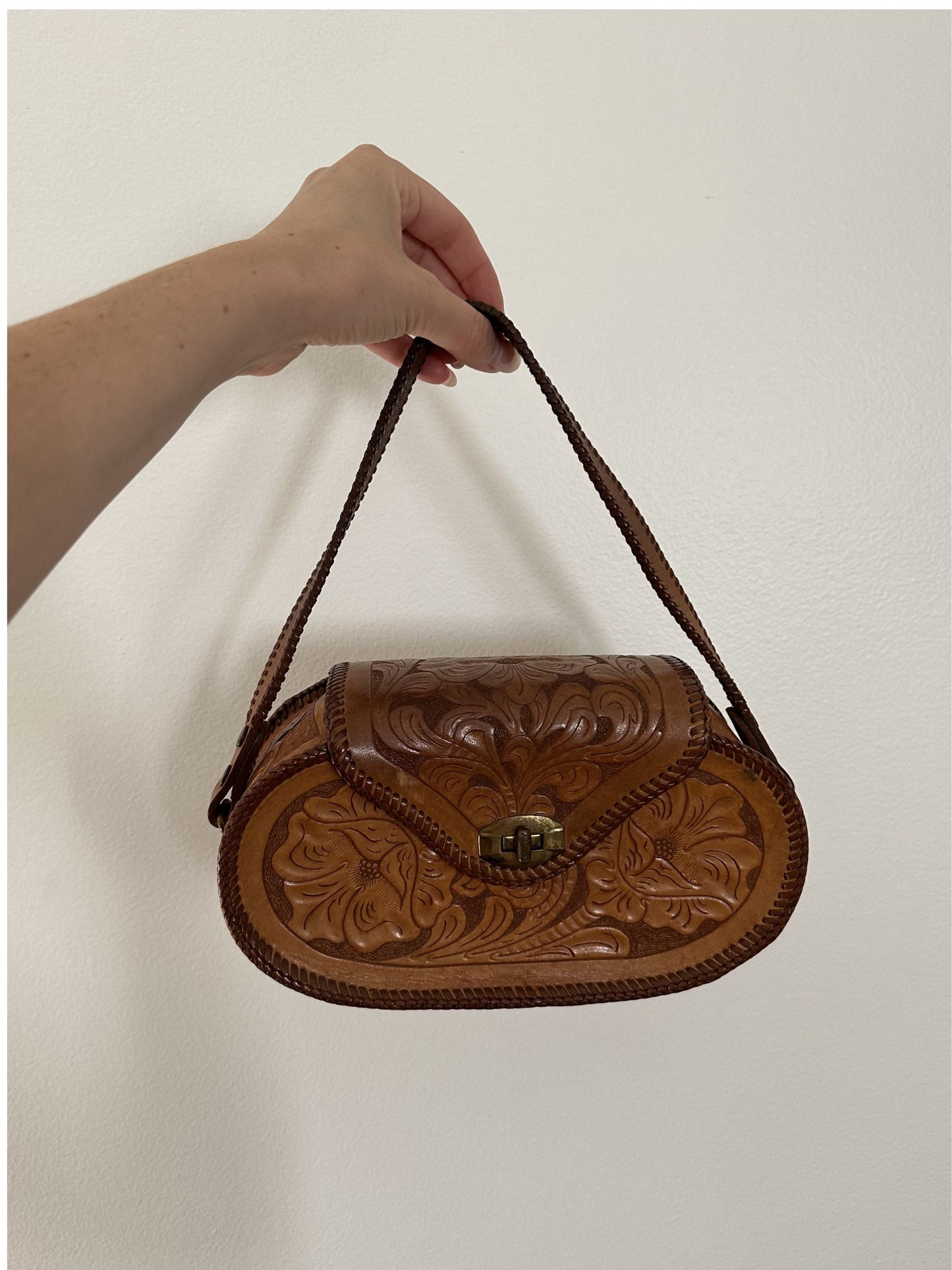 Vintage 1960s-1970s Floral Tooled Leather Purse