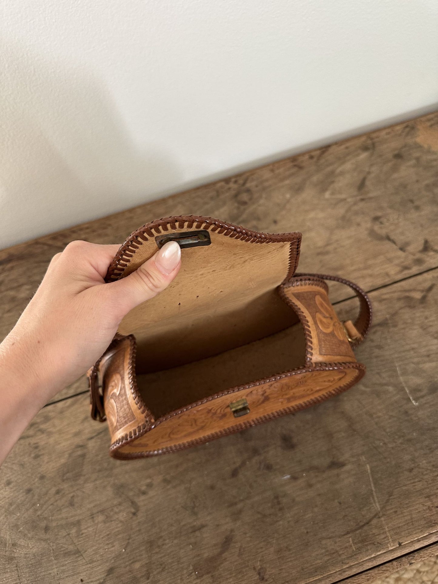 Vintage 1960s-1970s Floral Tooled Leather Purse
