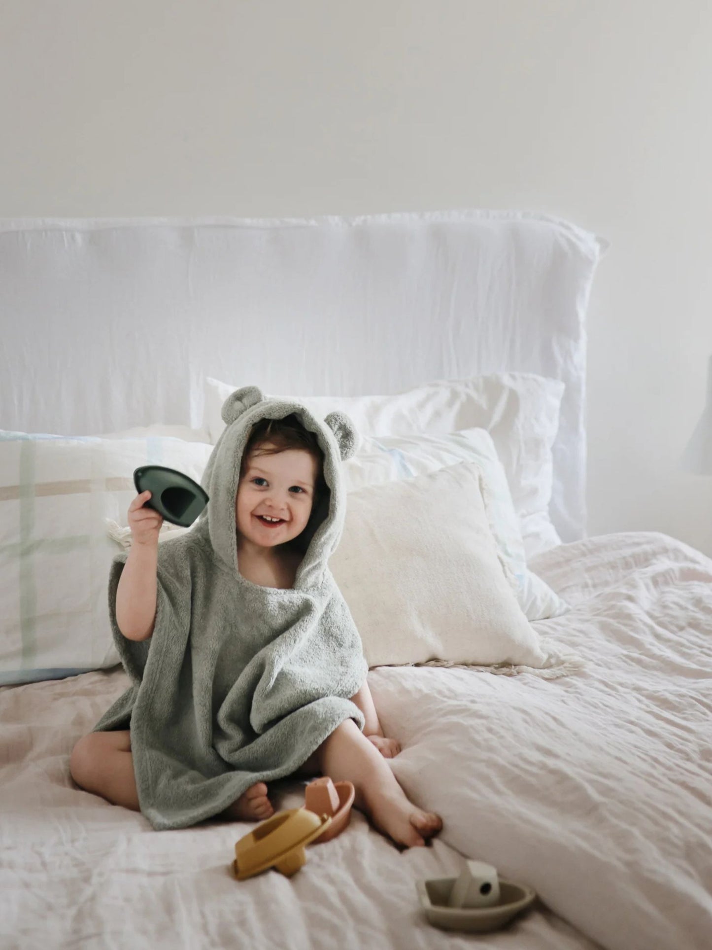 Bear Poncho Towel - Moss